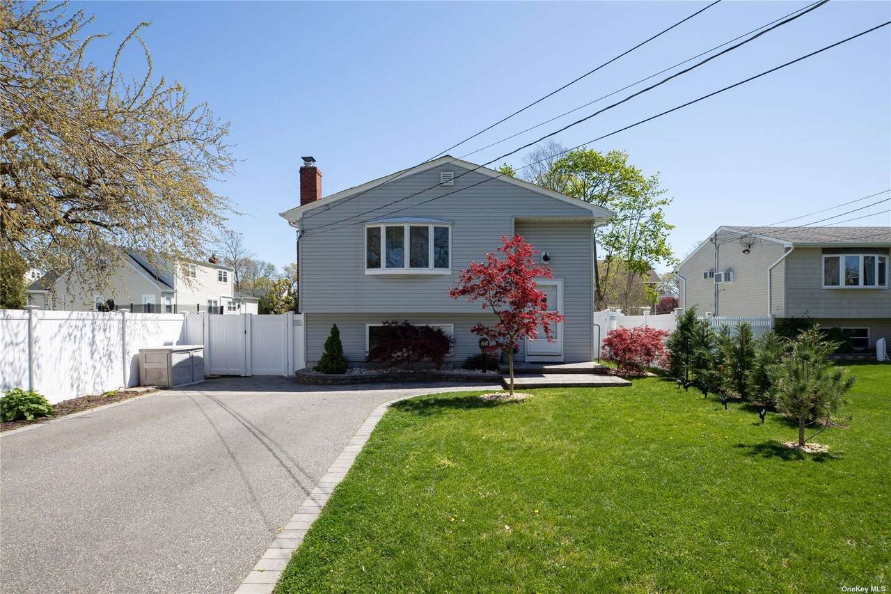 25 Woodrow Parkway - Photo 1