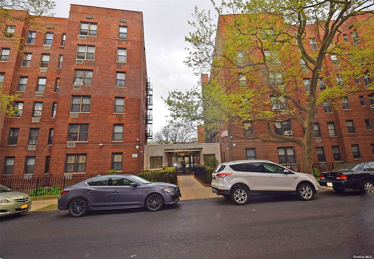 141-05 Pershing Crescent - Photo 1