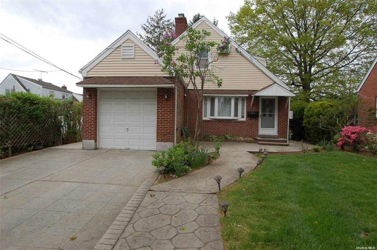 607 8th Street - Photo 1