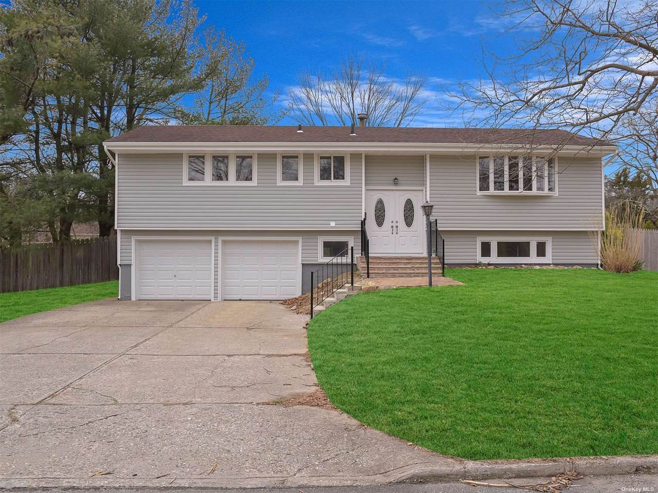 1013 Commack Road - Photo 1