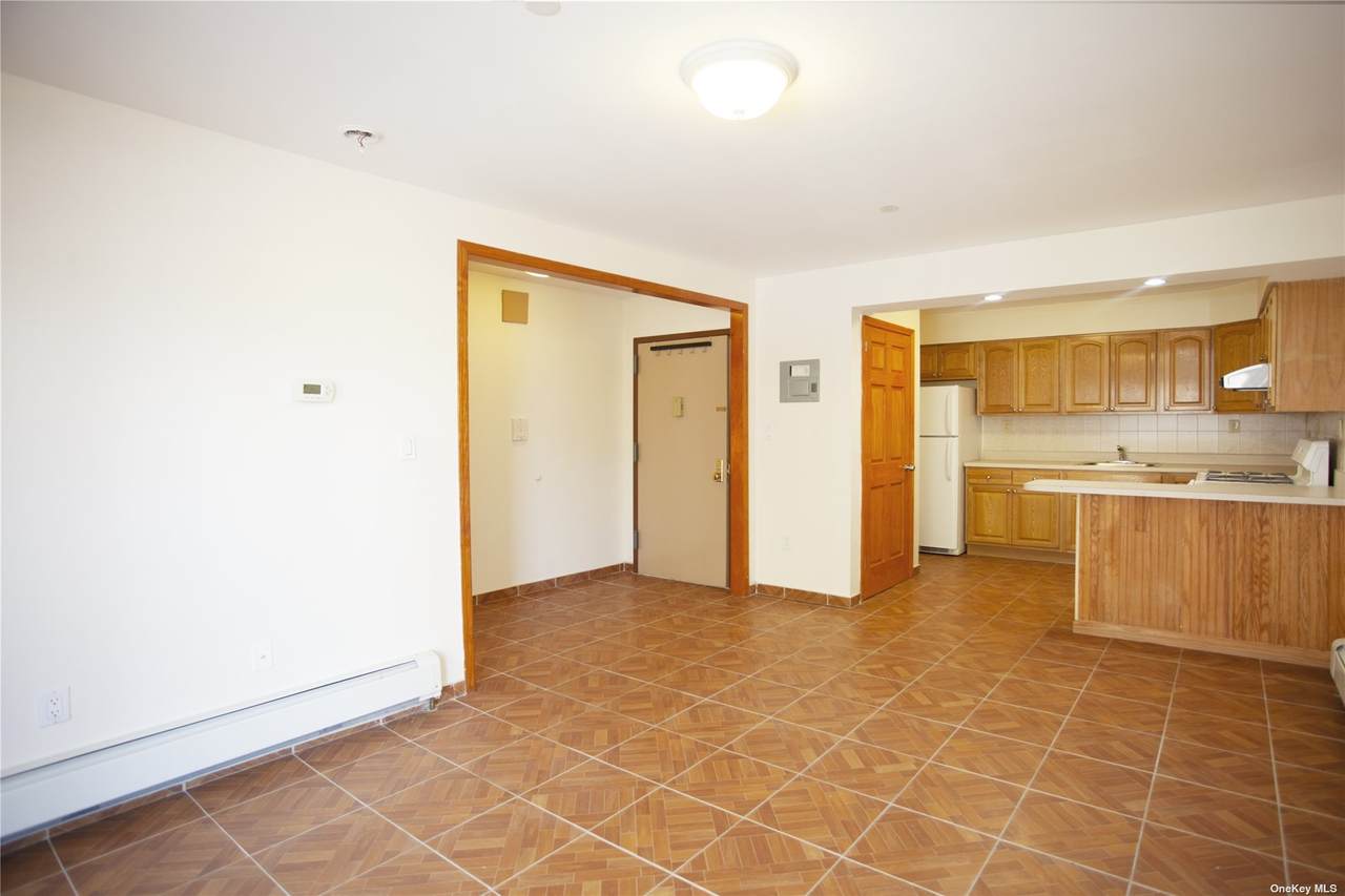 62 Tompkins Ave - Photo 1