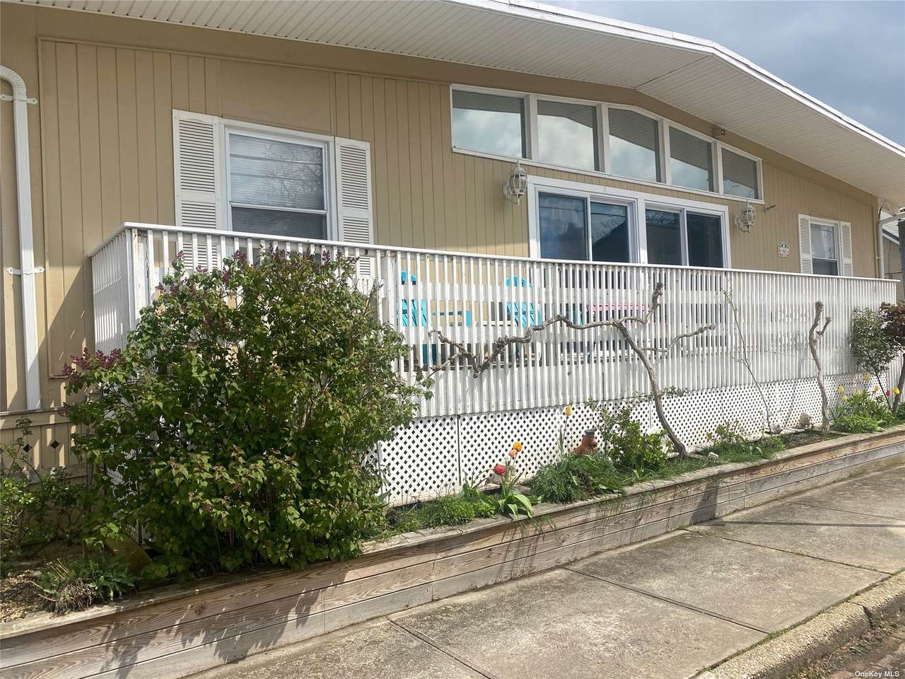 88 Bellmore - Photo 1