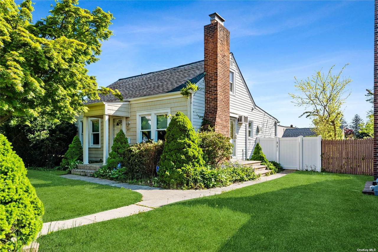 687 Deer Park Avenue - Photo 1
