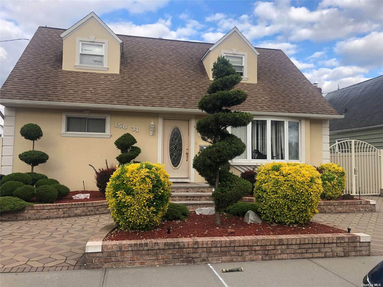 158-31 90th Street - Photo 1