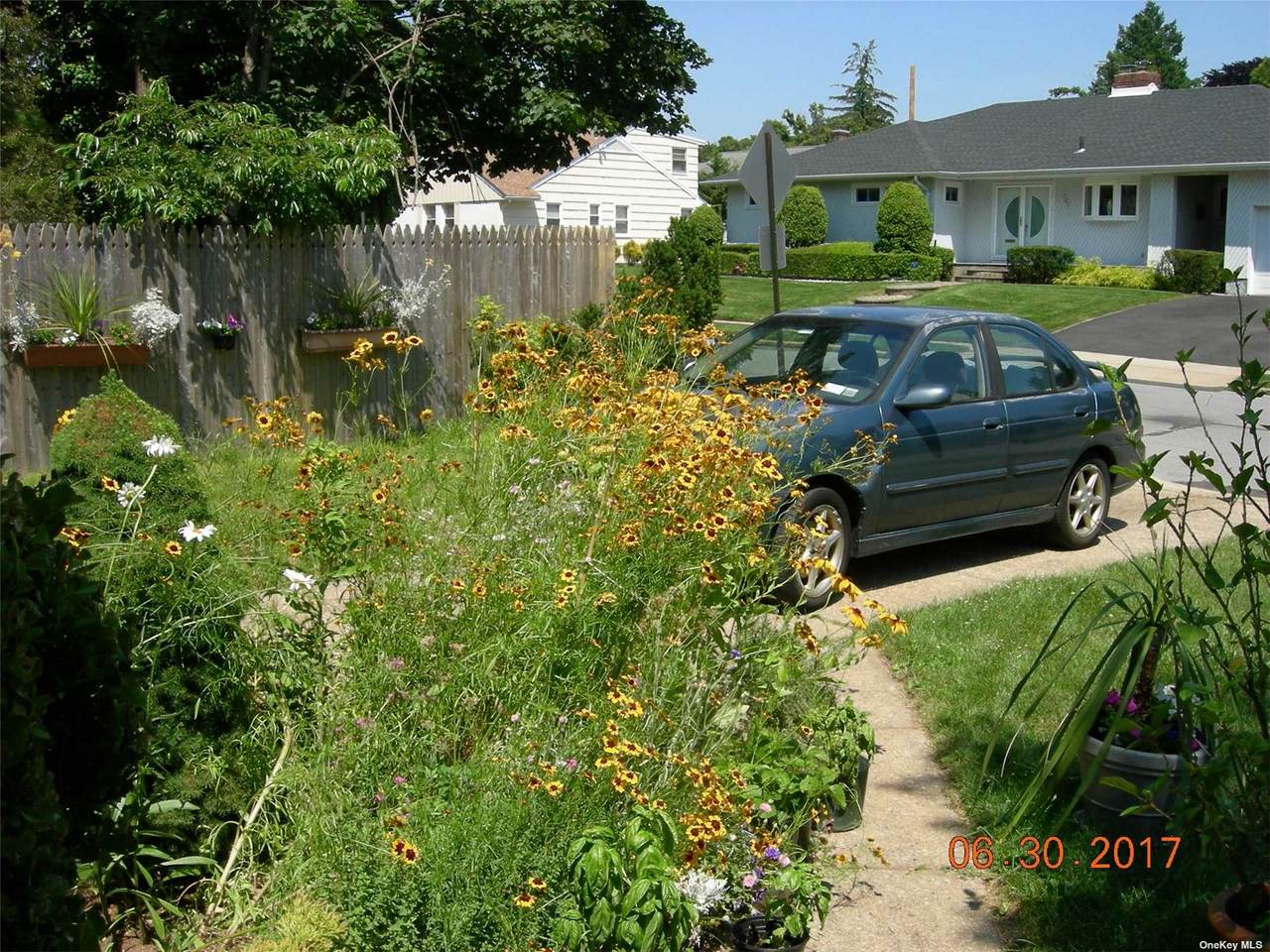 2547 Southard Avenue - Photo 1