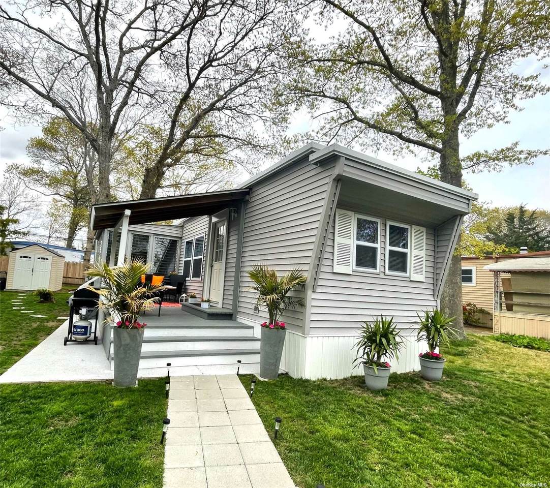 620 Montauk Hwy - Photo 1
