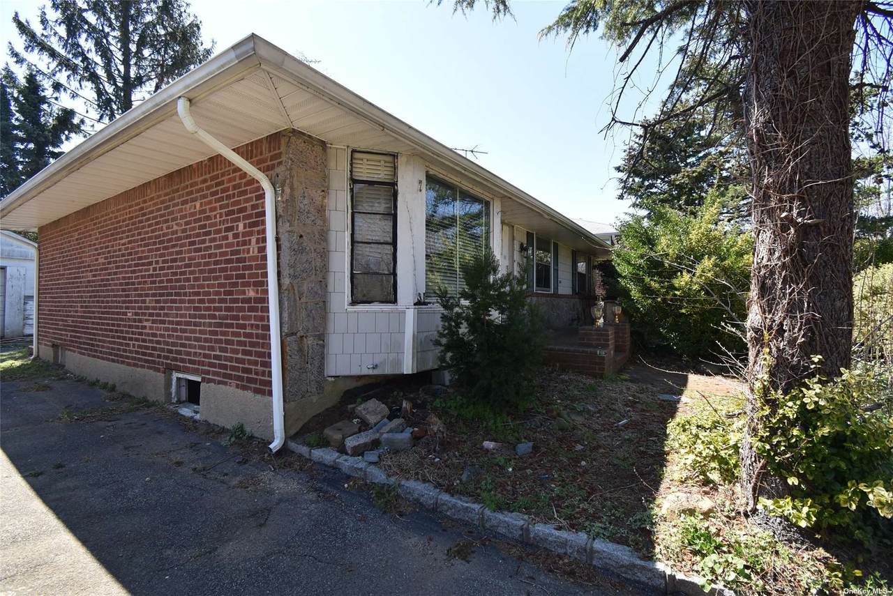 112 Asbury Avenue - Photo 1