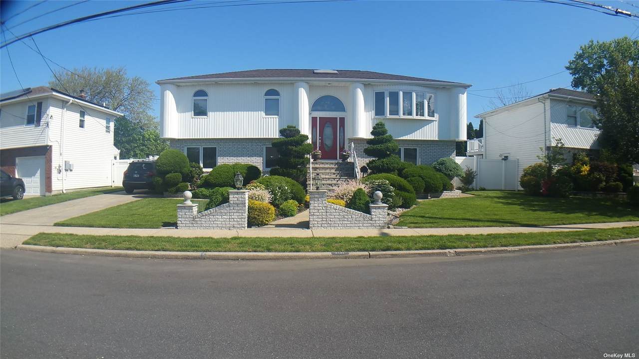 2121 Roosevelt Avenue - Photo 1