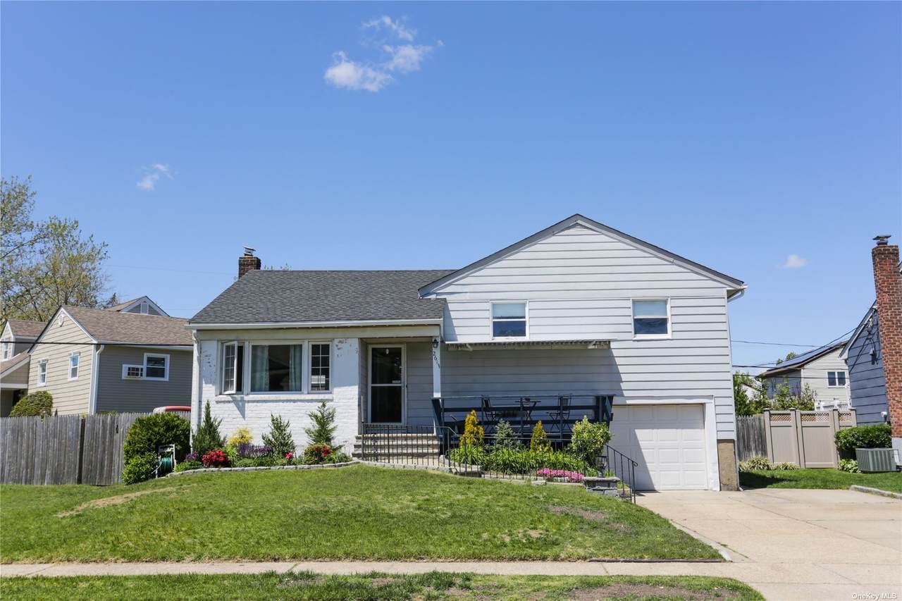 2613 Hyacinth Street - Photo 1