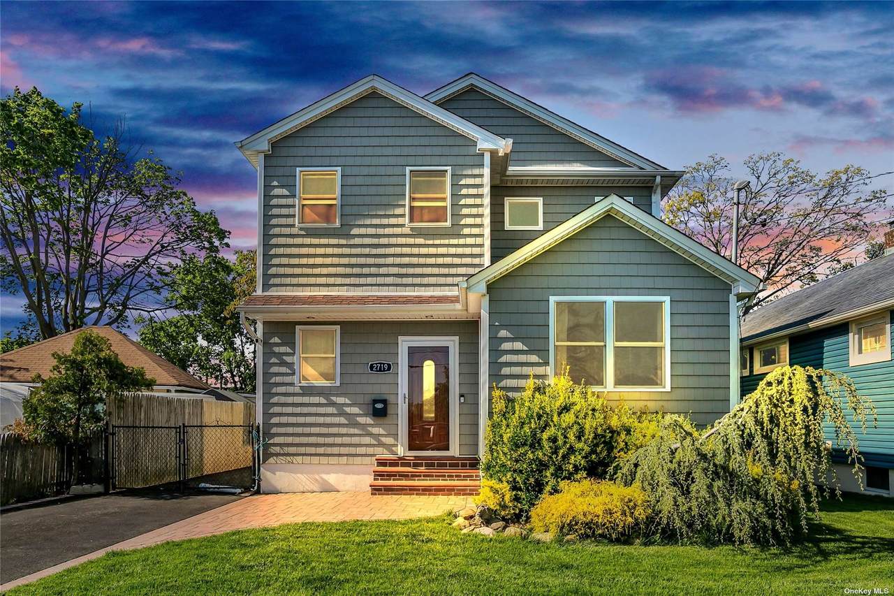 2719 Clarendon Avenue - Photo 1