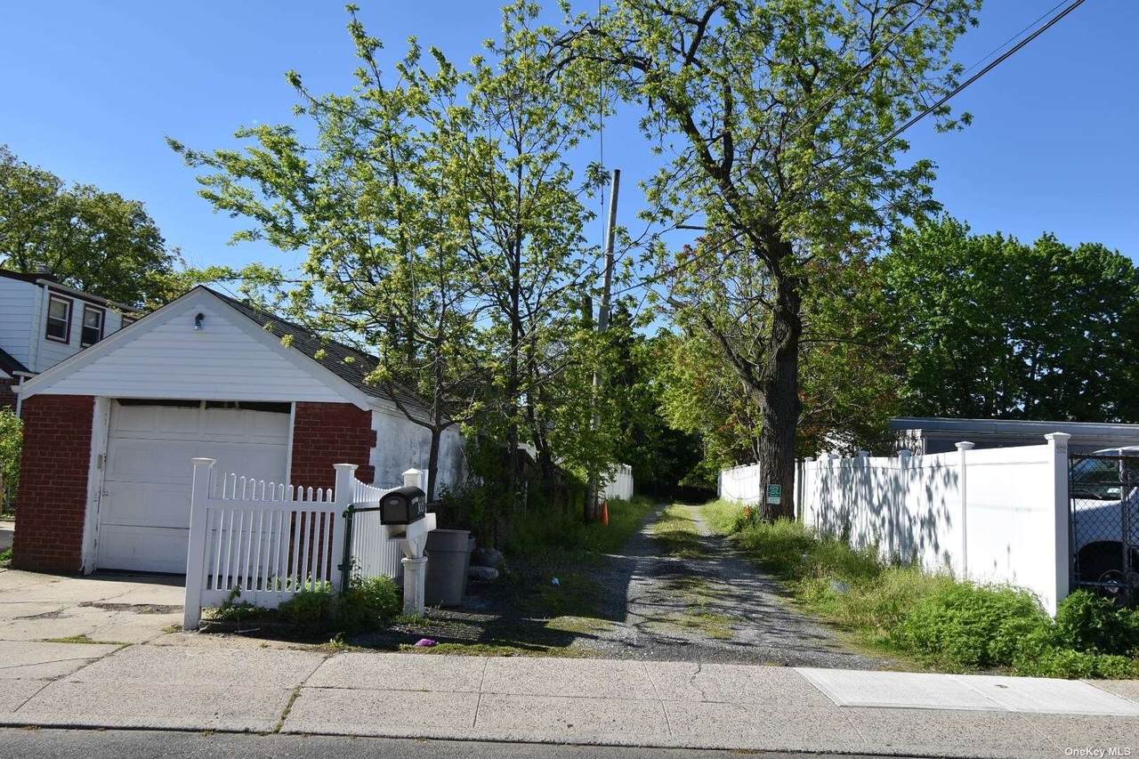 296 Hendrickson Avenue - Photo 1