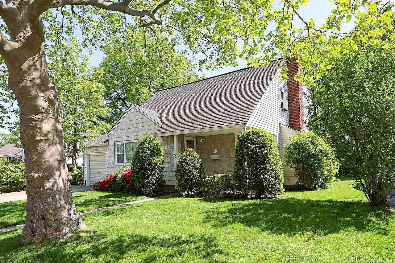56 Commander Avenue - Photo 1