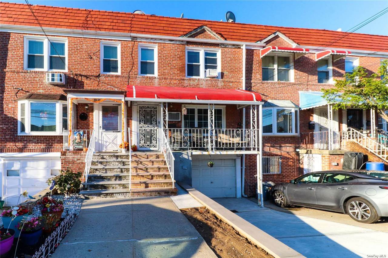 89-38 Vanderveer Street - Photo 1
