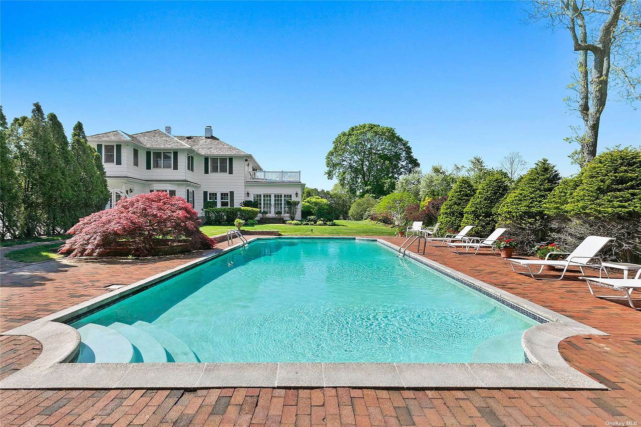 1 Bishop Avenue - Photo 1