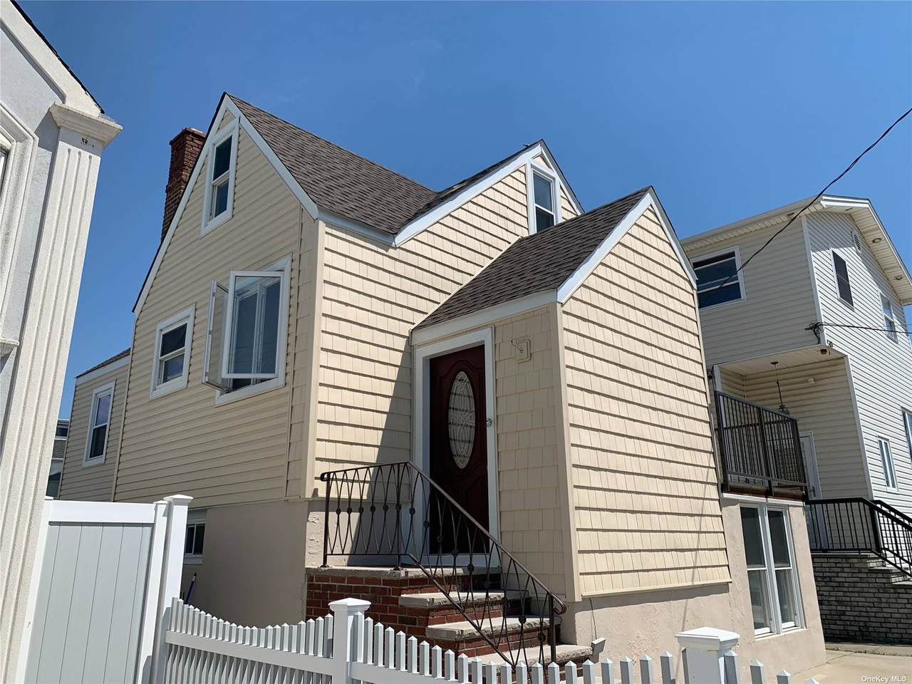 161-39 95th Street - Photo 1