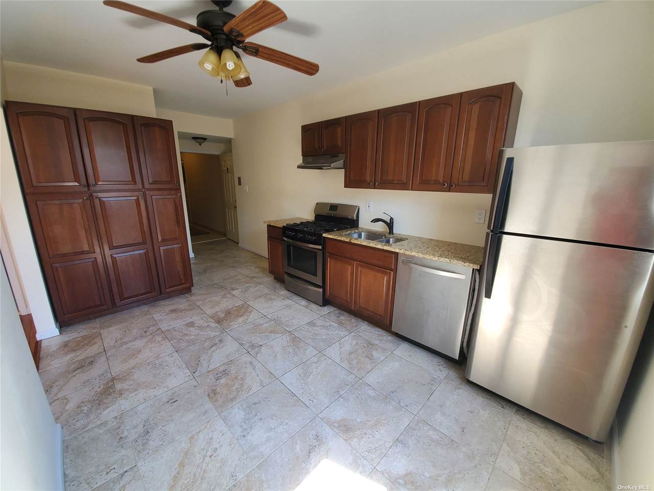 400 Jericho Turnpike - Photo 1