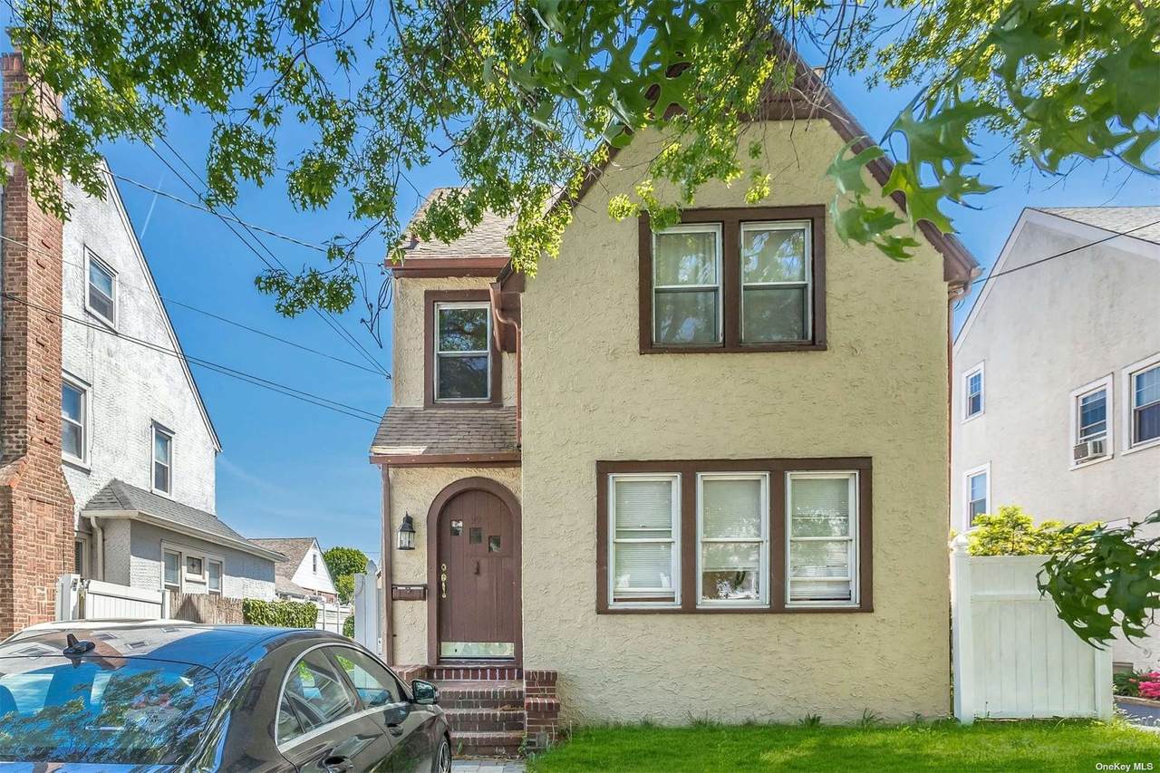 99 Maplewood Street - Photo 1