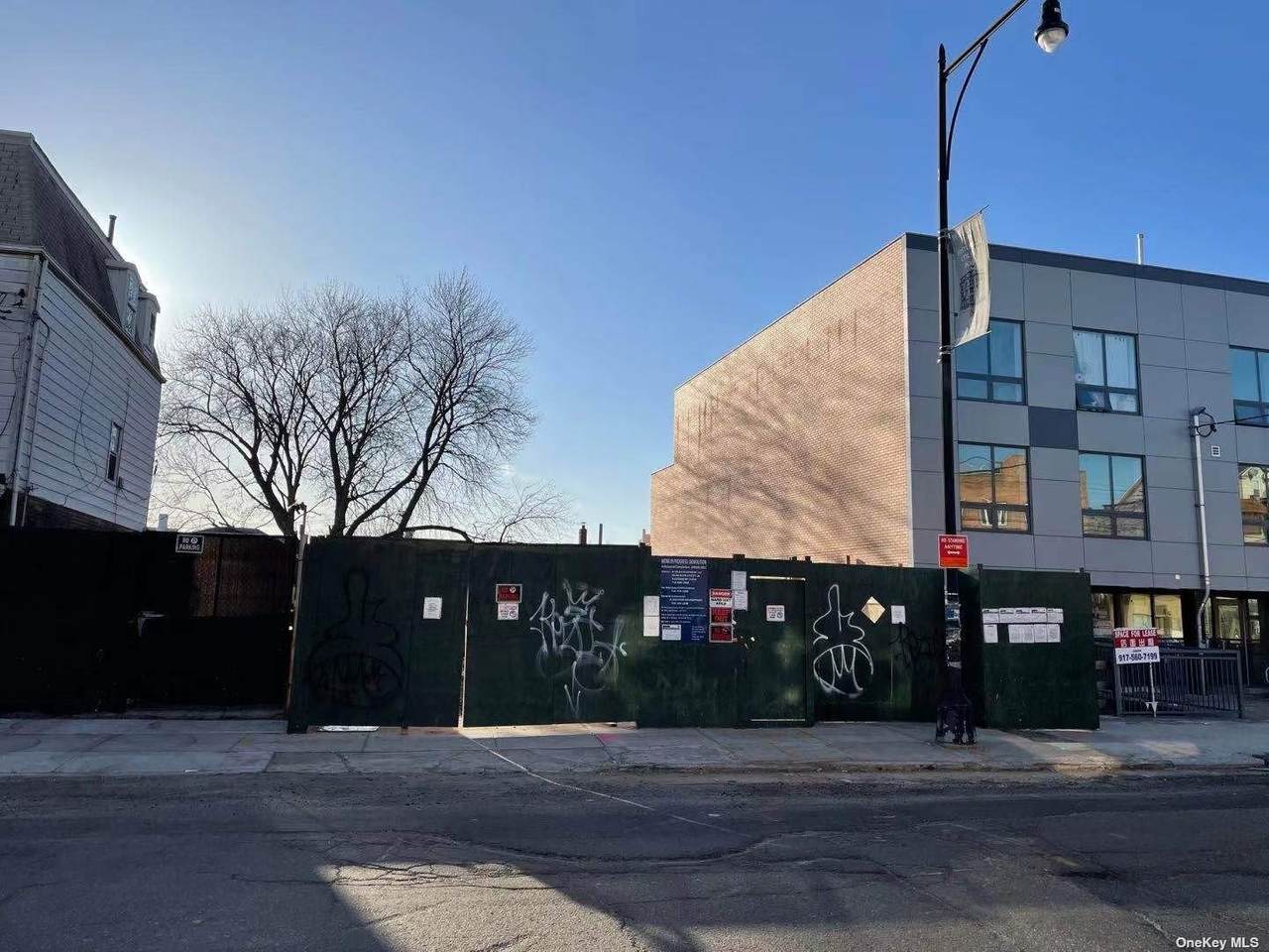 20-22 College Point Boulevard - Photo 1