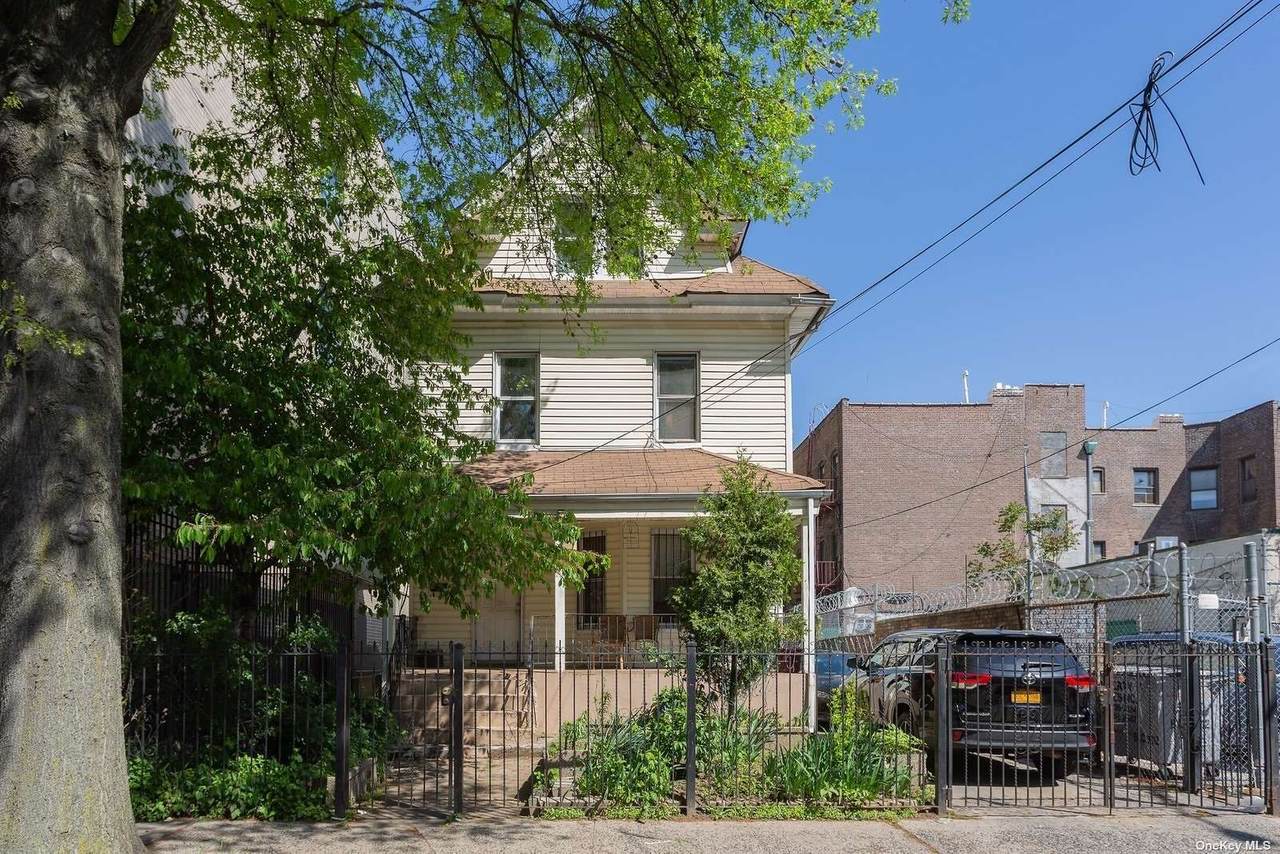 153-35 88 Avenue - Photo 1