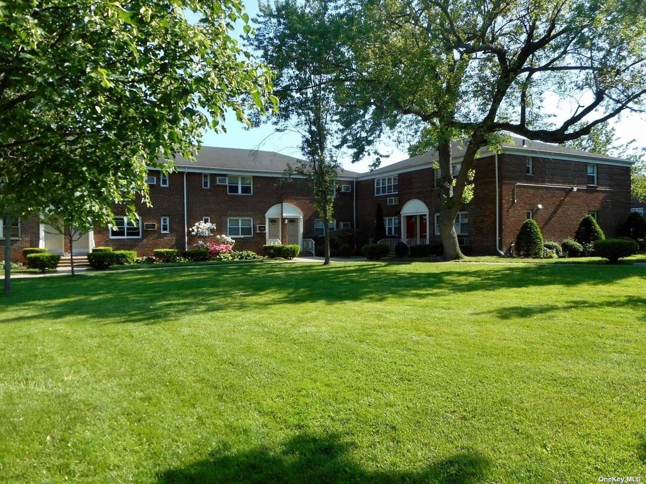 226-16 Kingsbury Ave - Photo 1