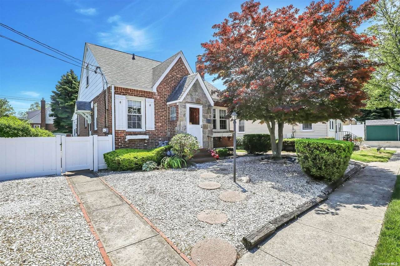 17 Laurel Place - Photo 1