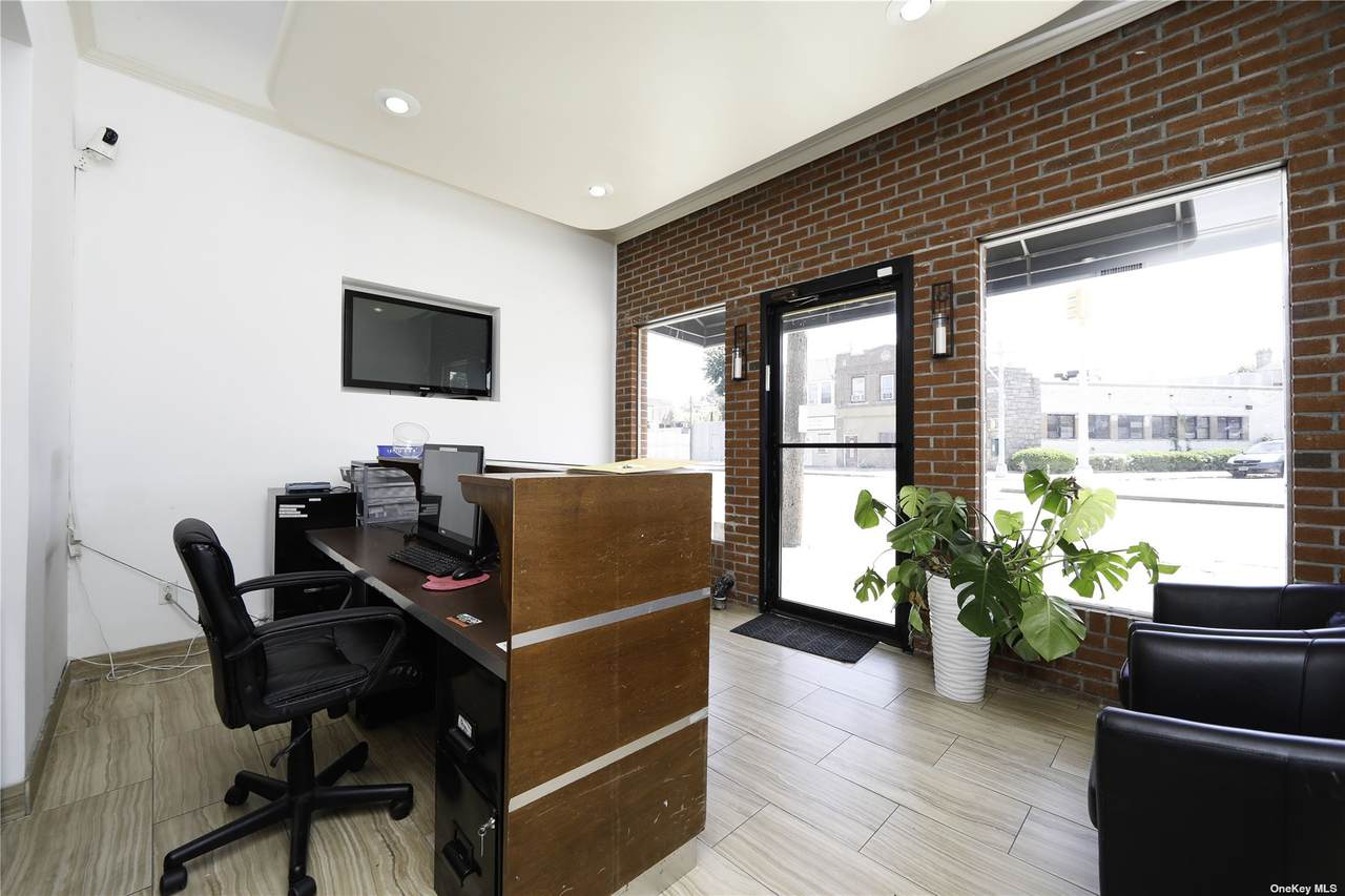 198-07 Jamaica Avenue - Photo 1
