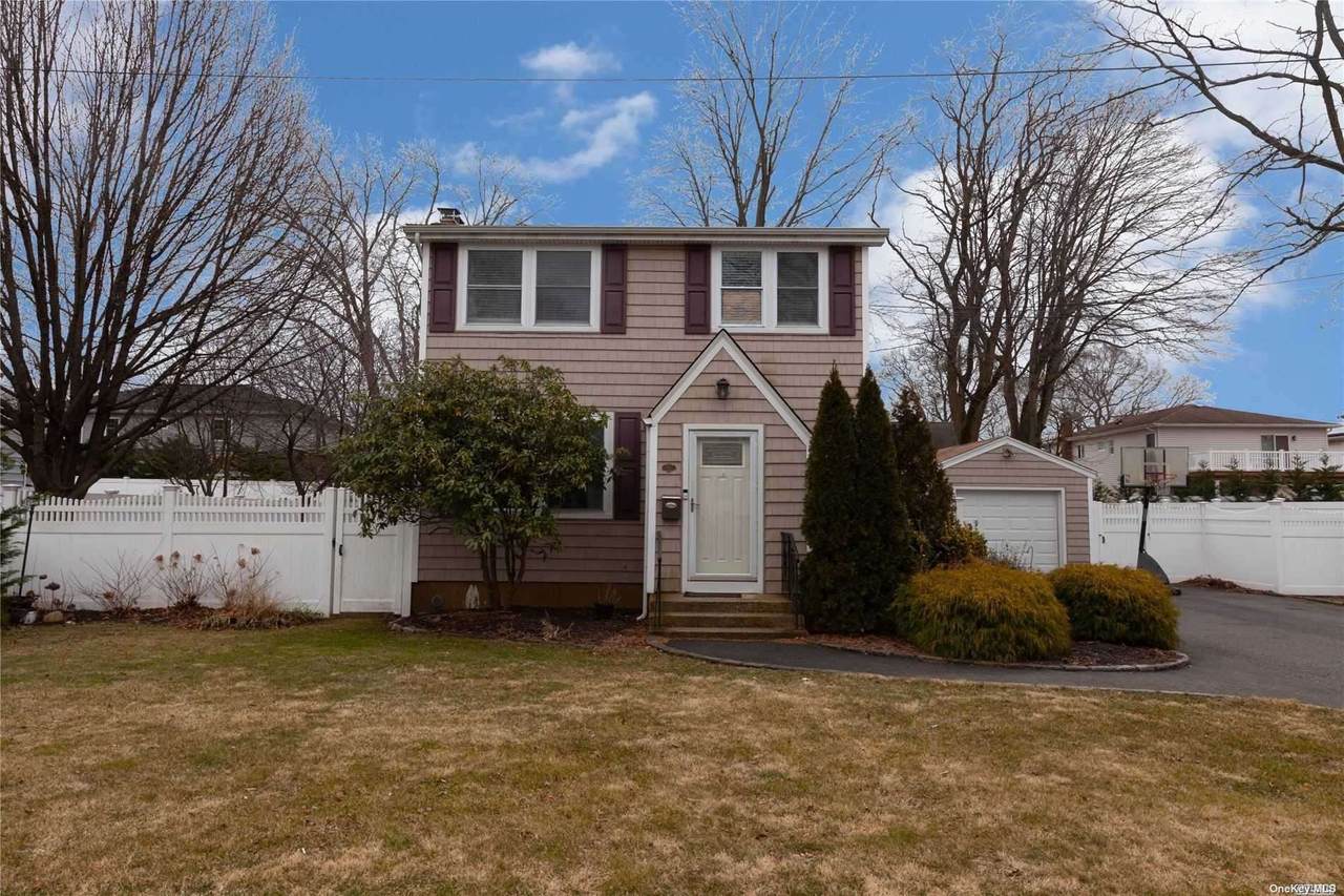 182 Suffolk Avenue - Photo 1