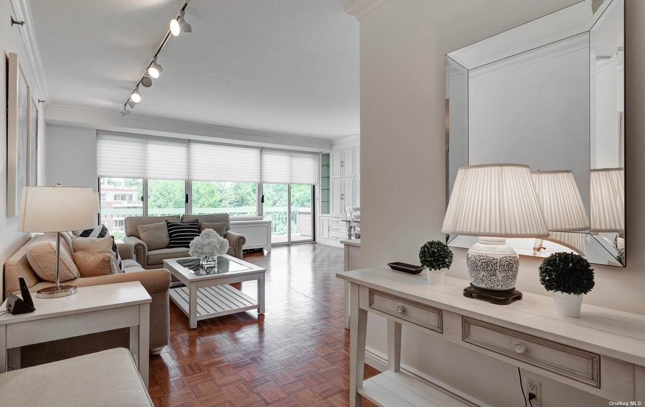 100 Hilton Avenue - Photo 1