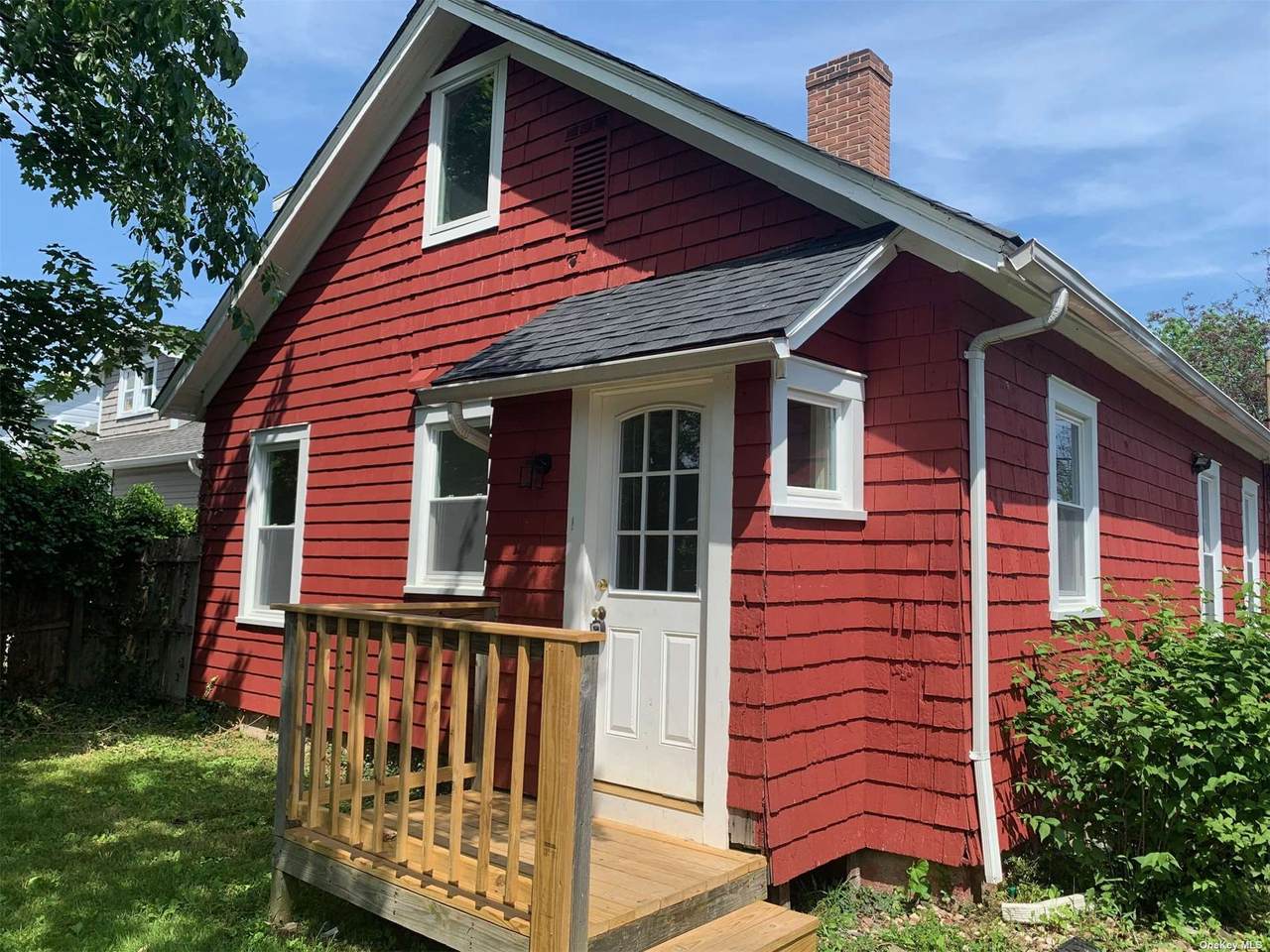 8 Boulevard Avenue - Photo 1
