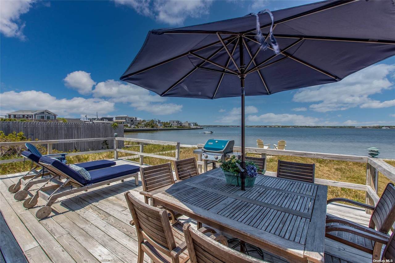414 Dune Road - Photo 1