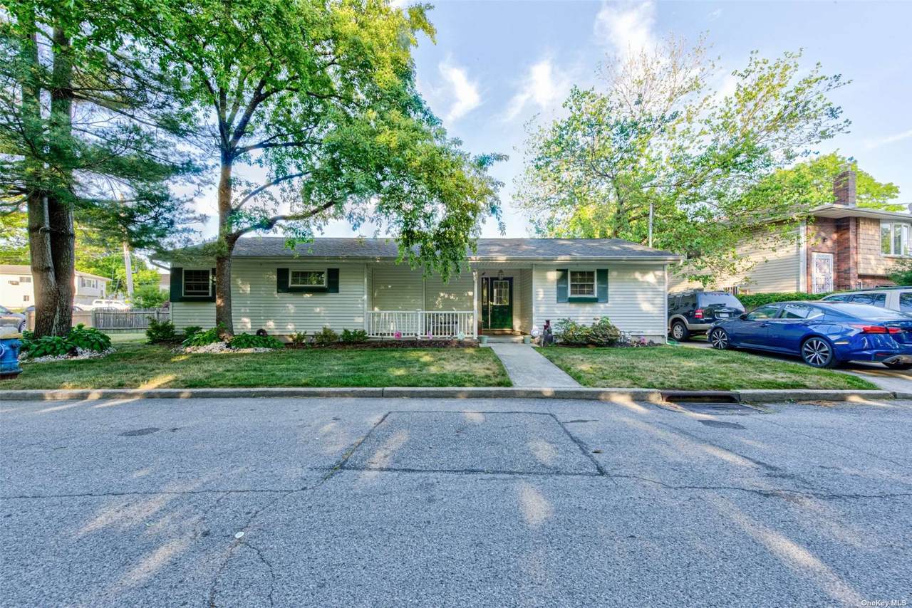 995 Pinelake Drive - Photo 1