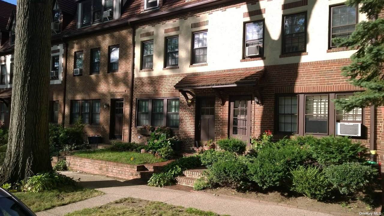 382 Burns Street - Photo 1