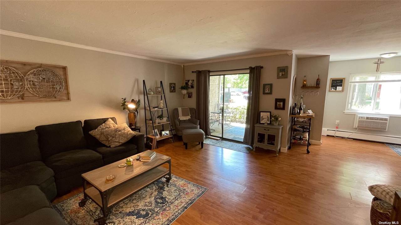 44 Richmond Boulevard - Photo 1