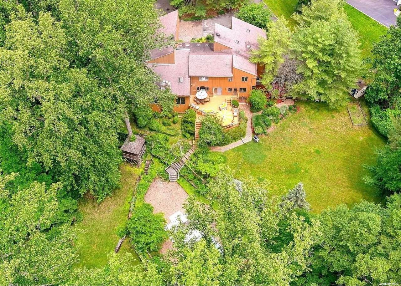 9 Lattingtown Wood Court - Photo 1
