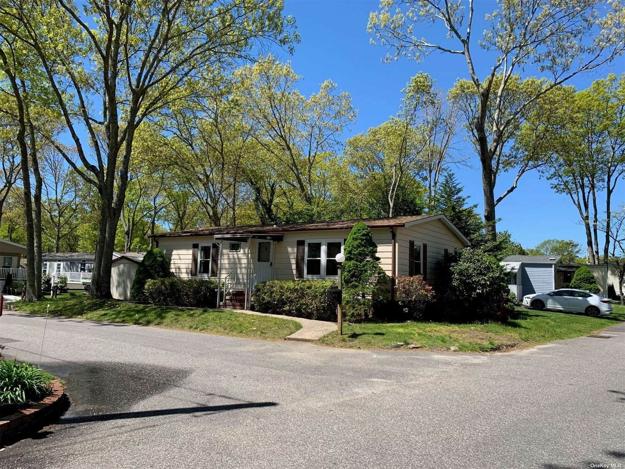 1661-115 Old Country Road - Photo 1