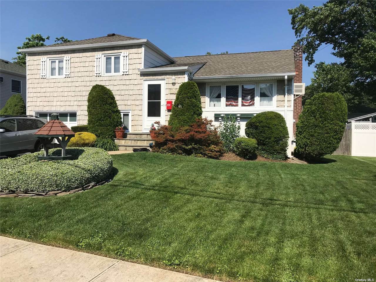 1549 Parkview Avenue - Photo 1