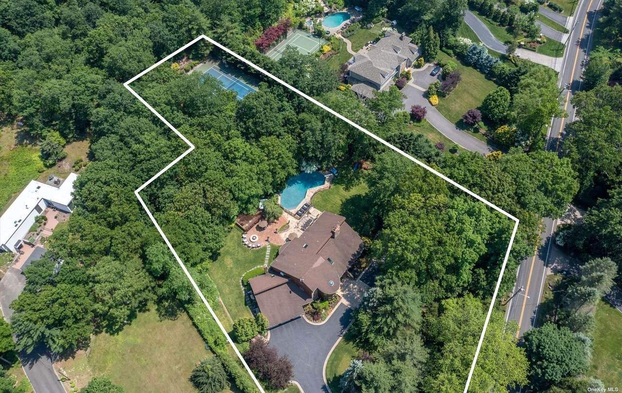 138 Round Swamp Road - Photo 1