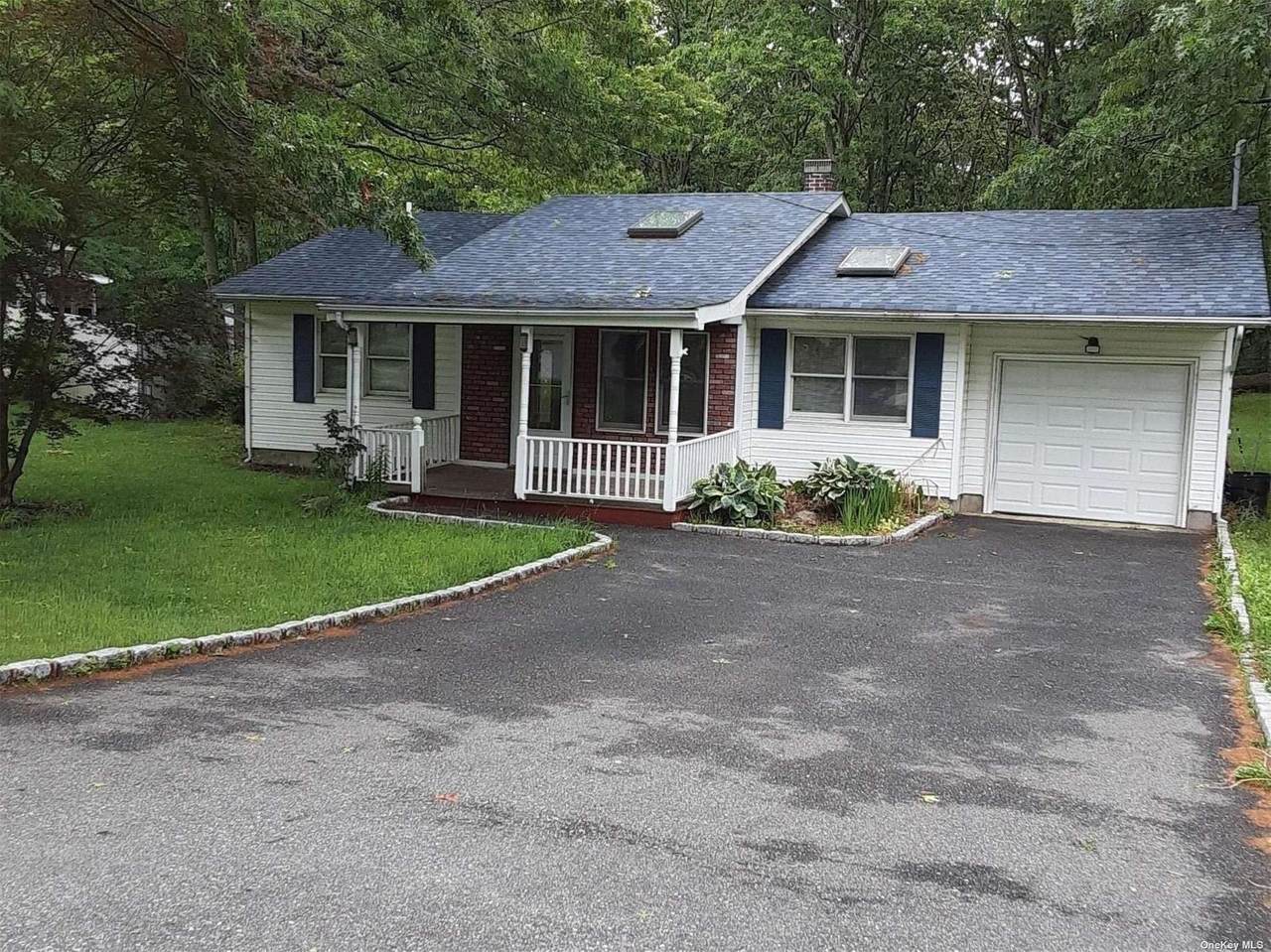 516 Sleepy Hollow Drive - Photo 1