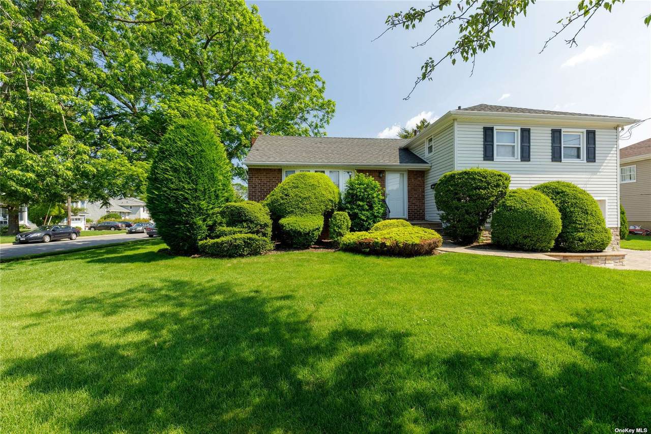 112 Allan Avenue - Photo 1