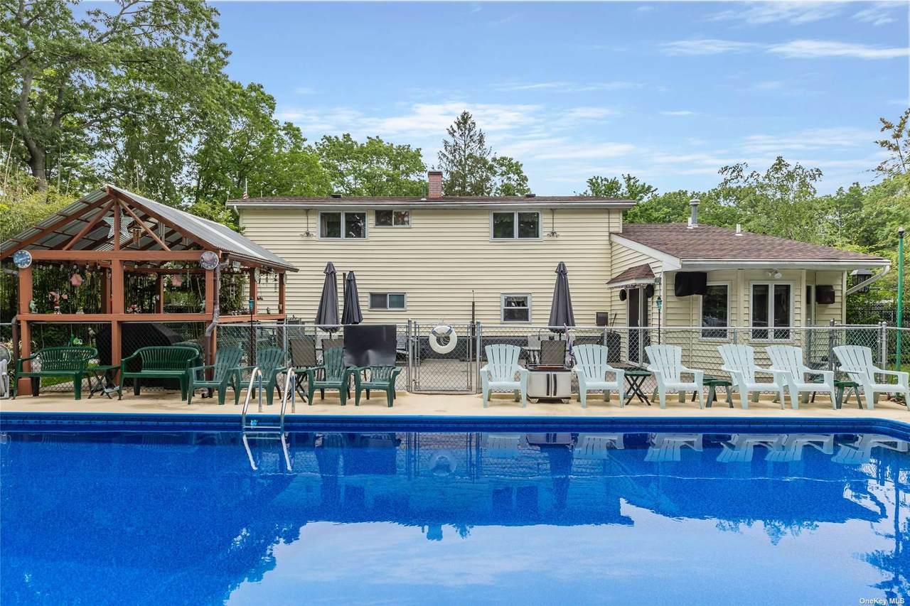 25 Mayflower Lane - Photo 1