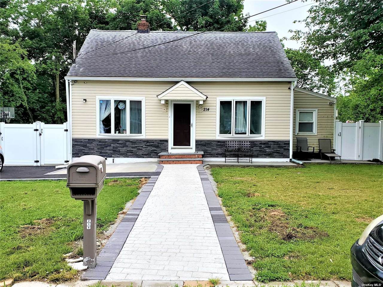 214 Montana Avenue - Photo 1