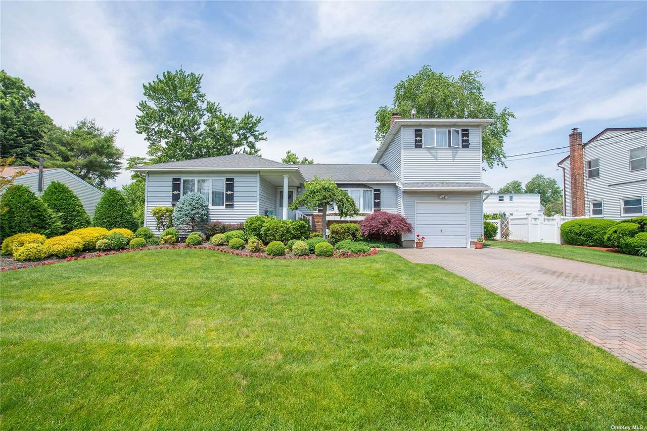 695 Peconic Avenue - Photo 1