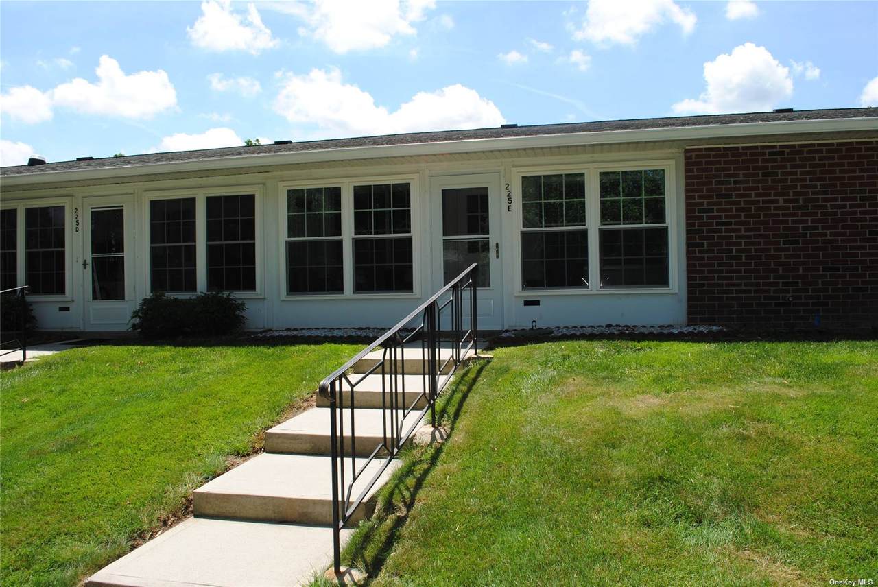 225E Blackpool Court - Photo 1