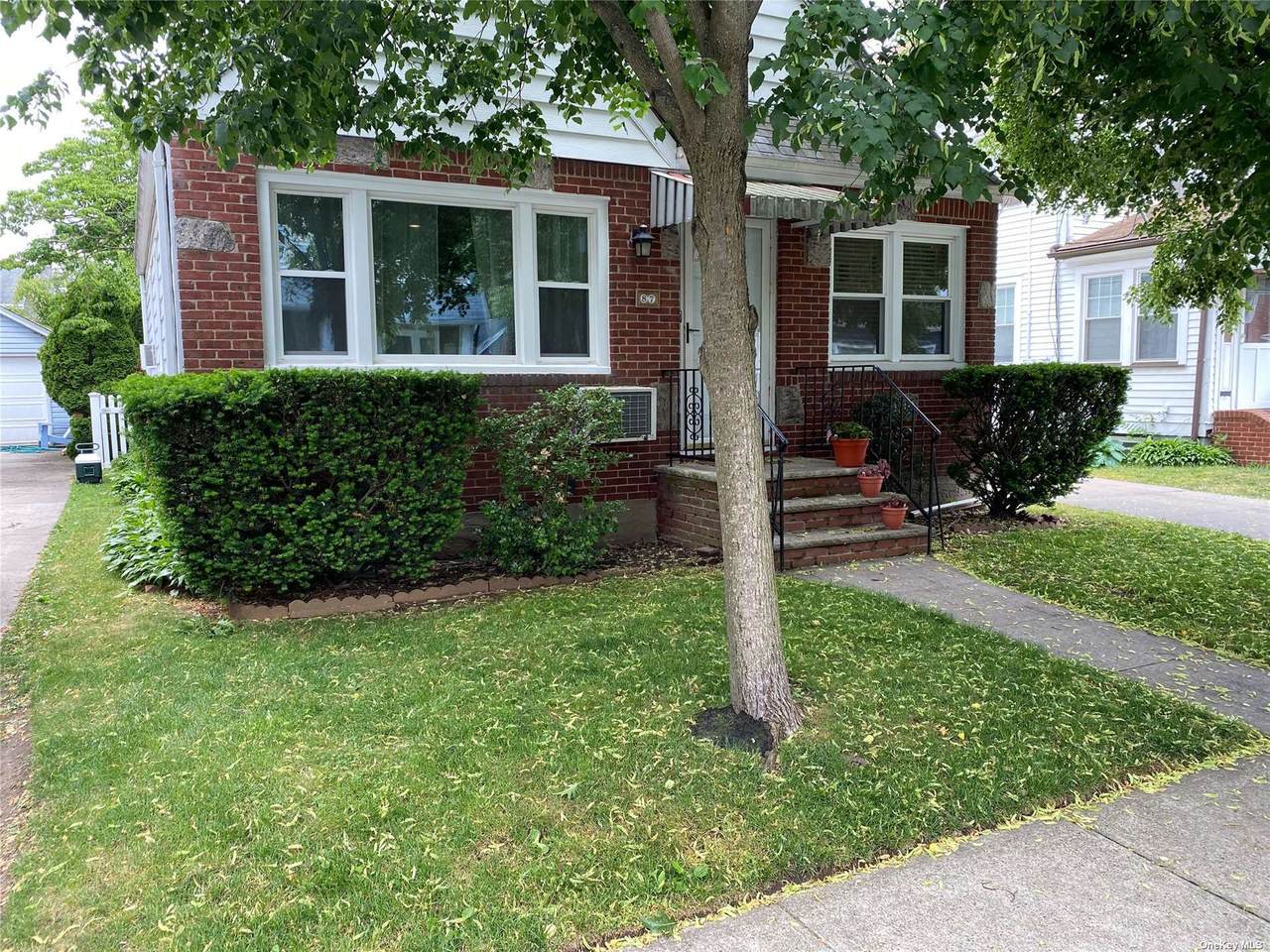 87 Iris Avenue - Photo 1