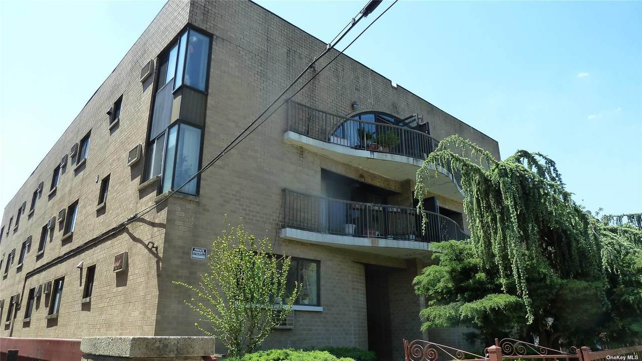 147-26 Roosevelt Avenue - Photo 1