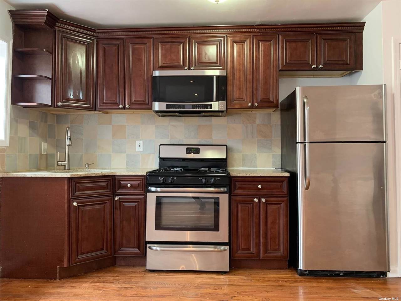 964 Ashford Street - Photo 1