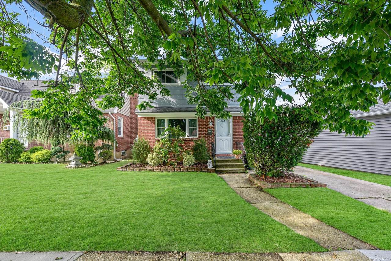 565 Chesman Street - Photo 1
