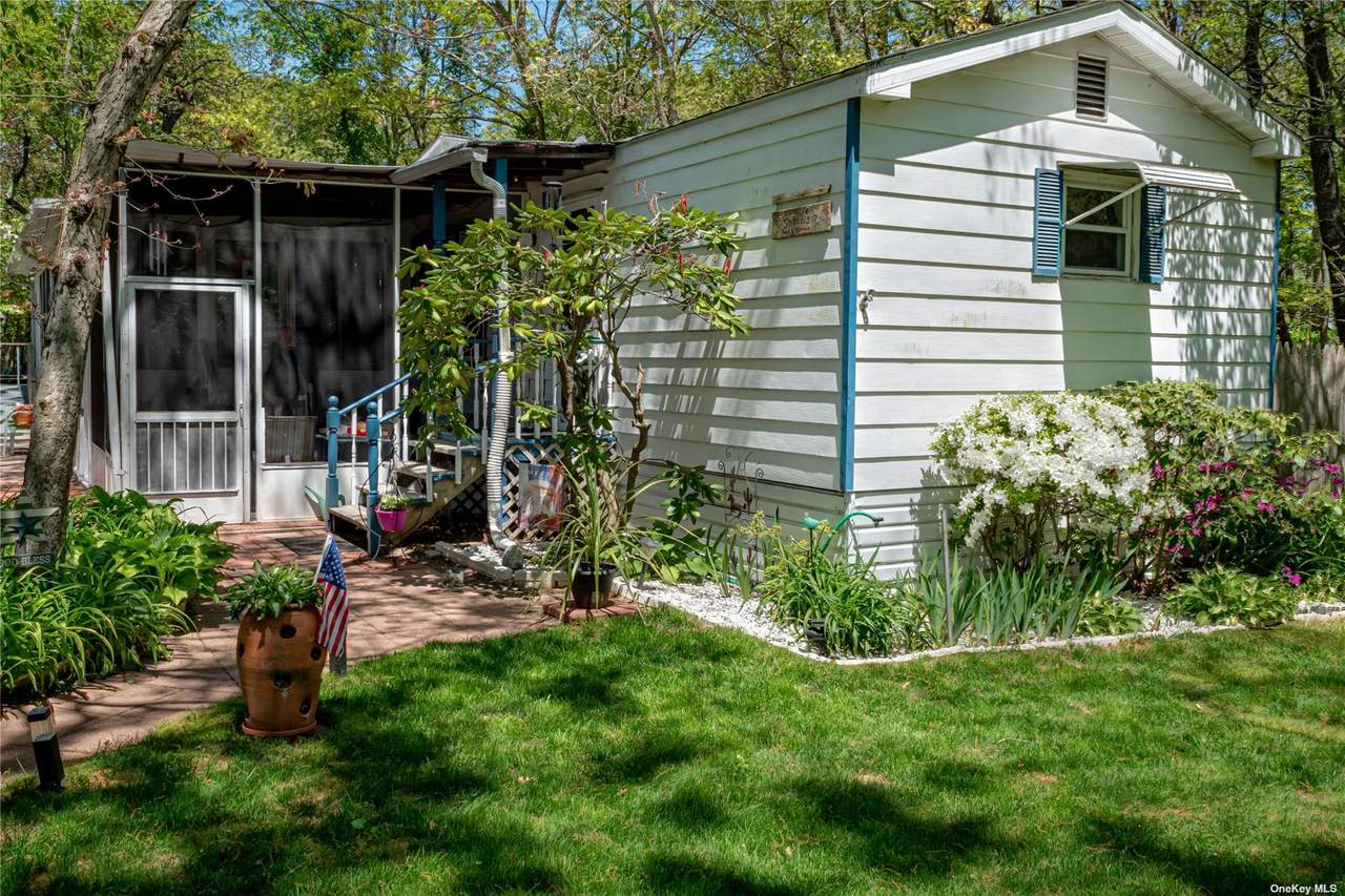 492 Hubbard Avenue - Photo 1