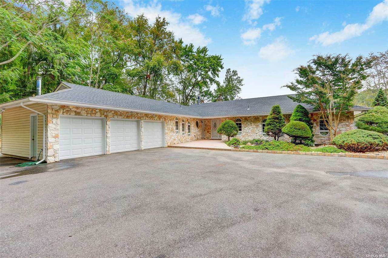 138 Oakside Drive - Photo 1