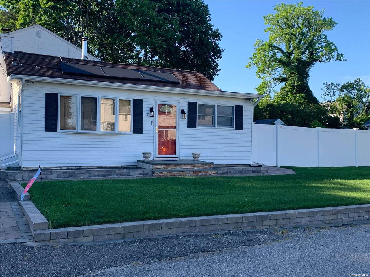 17 Laurel Road - Photo 1